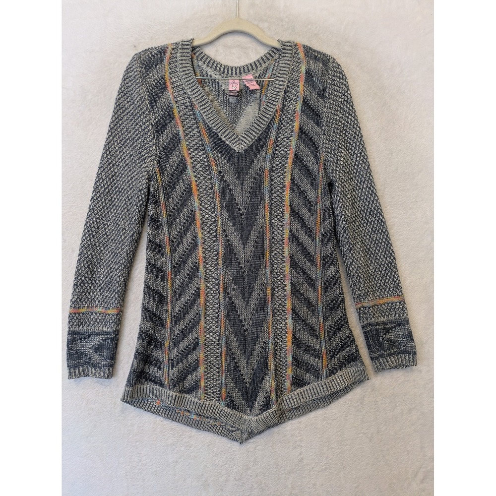 Love On A Hanger Sweater Women's Medium Blue Chevron Sharkbite‎ Hem